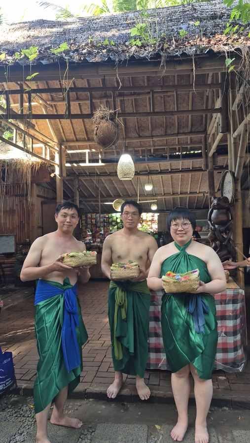 Guests holding offerings for the Melukat ritual