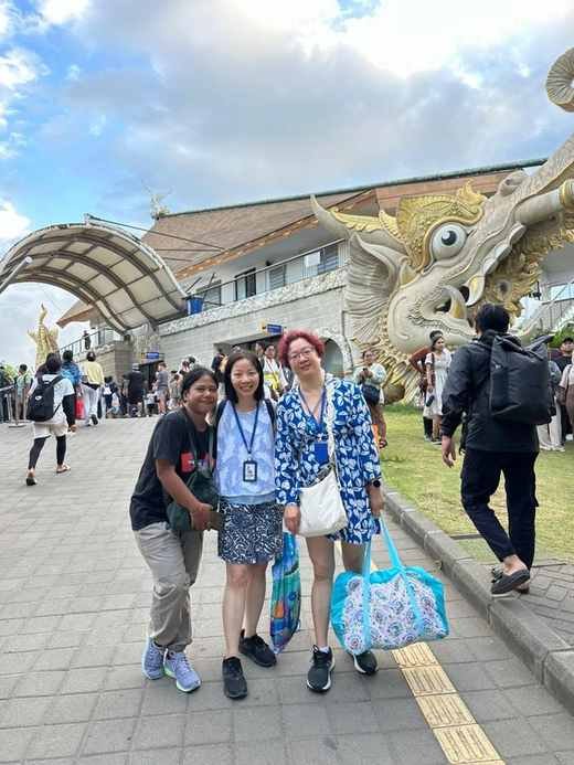 Guests at Sanur harbour before the boat